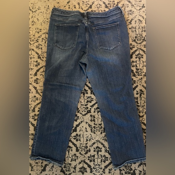 Distressed Cropped Jeans - Picture 2 of 4